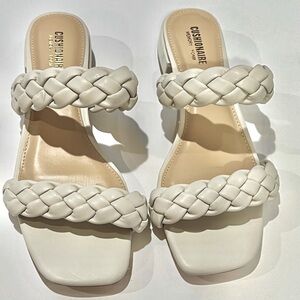 🆕 Ivory Sandals - size 7.5W